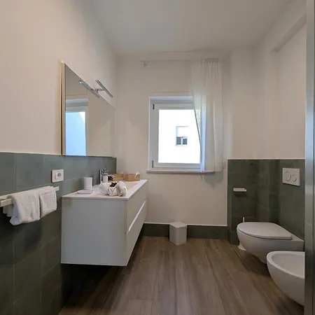 Apartment Design Ac Wifi Patio Esterno 5 Min Dal Mare